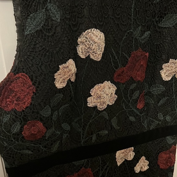 Ivanka Trump Sleeveless Dark Floral Lace Dress with Velvet Trim - Picture 3 of 8